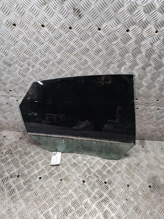 Rear door window glass – rear right
