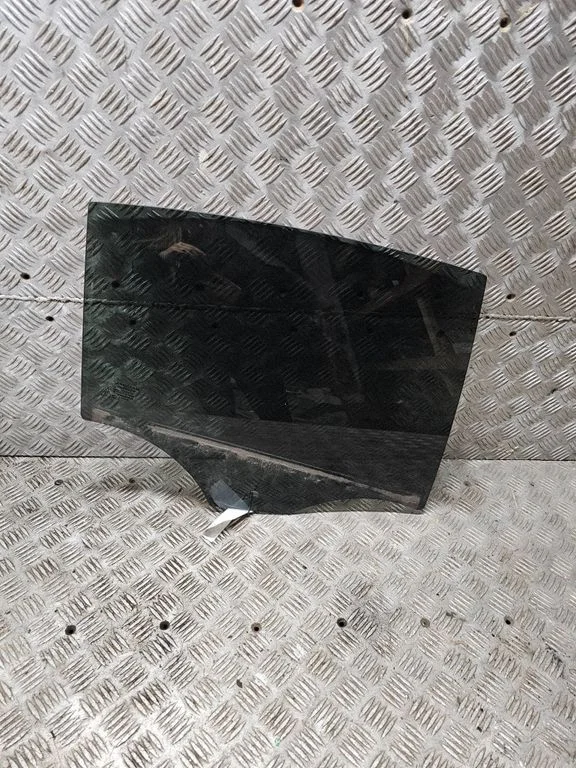 Rear door window glass – rear right