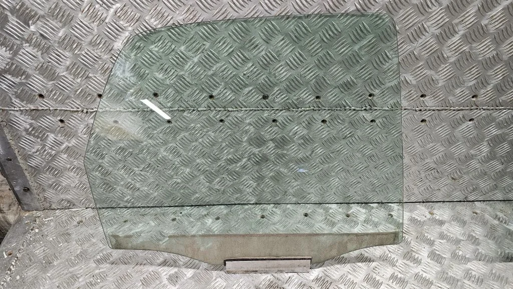 Rear door window glass – right