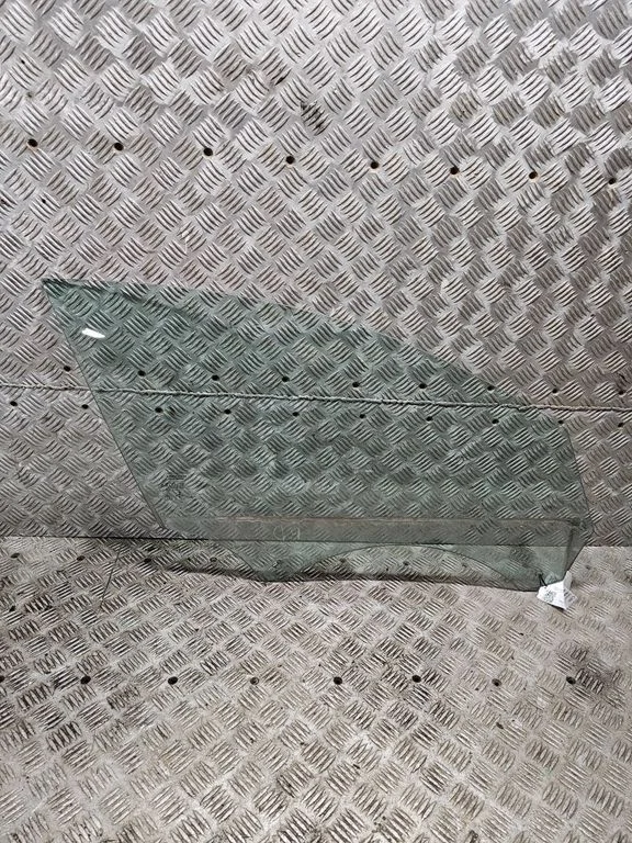 Pagrindinis priekinių durų stiklas (keturdurio)