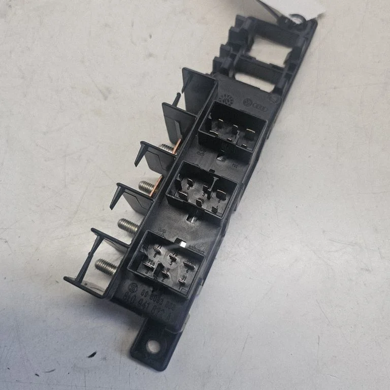 Fuse module – Audi A6 Allroad C5 (1999-2005)