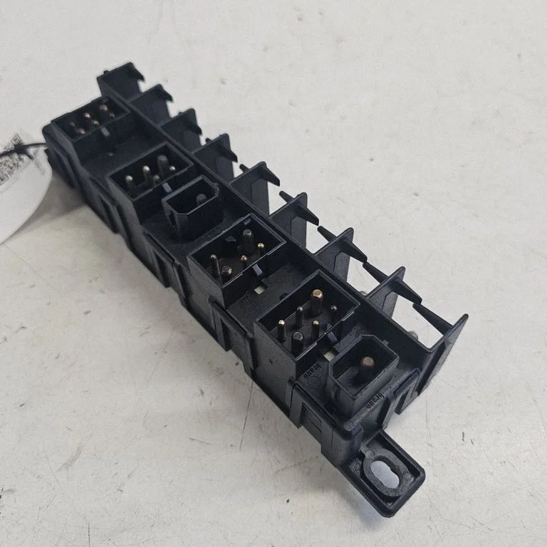 Fuse module – Audi A6 S6 C4 4A (1994-1997)