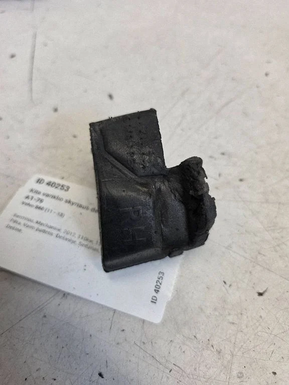 Kita variklio skyriaus detalė