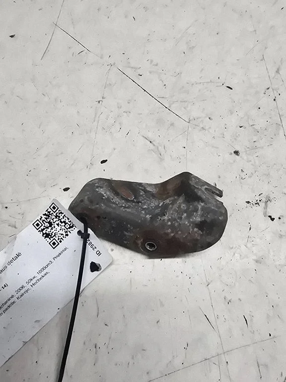 Kita variklio skyriaus detalė