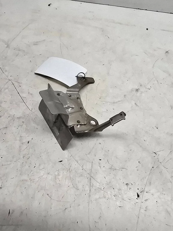Kita variklio skyriaus detalė