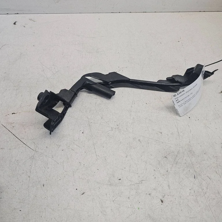 Kita variklio skyriaus detalė