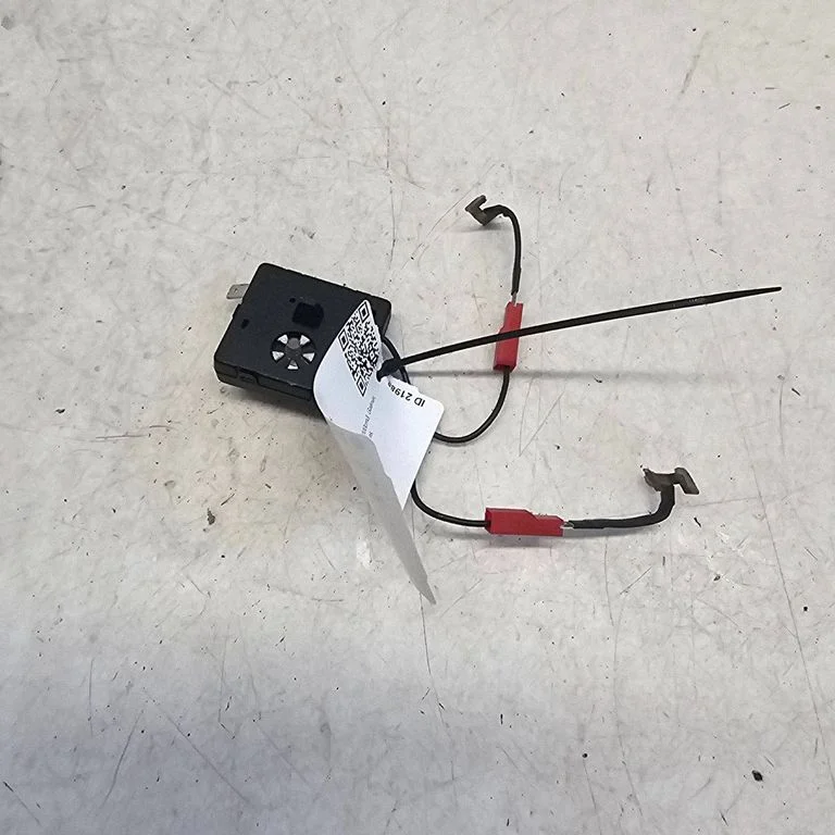 Wzmacniacz antenowy 8X2318K891AA