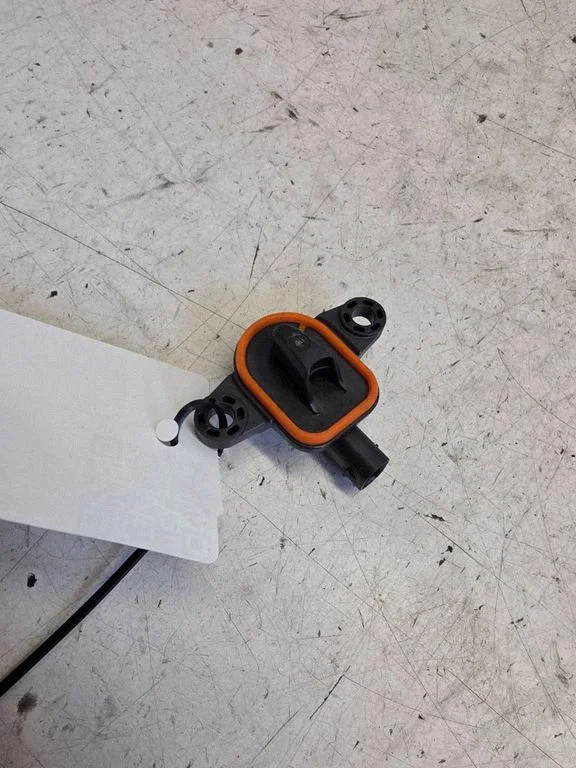 Drošības spilvenu trieciena sensors FK7214C676AA