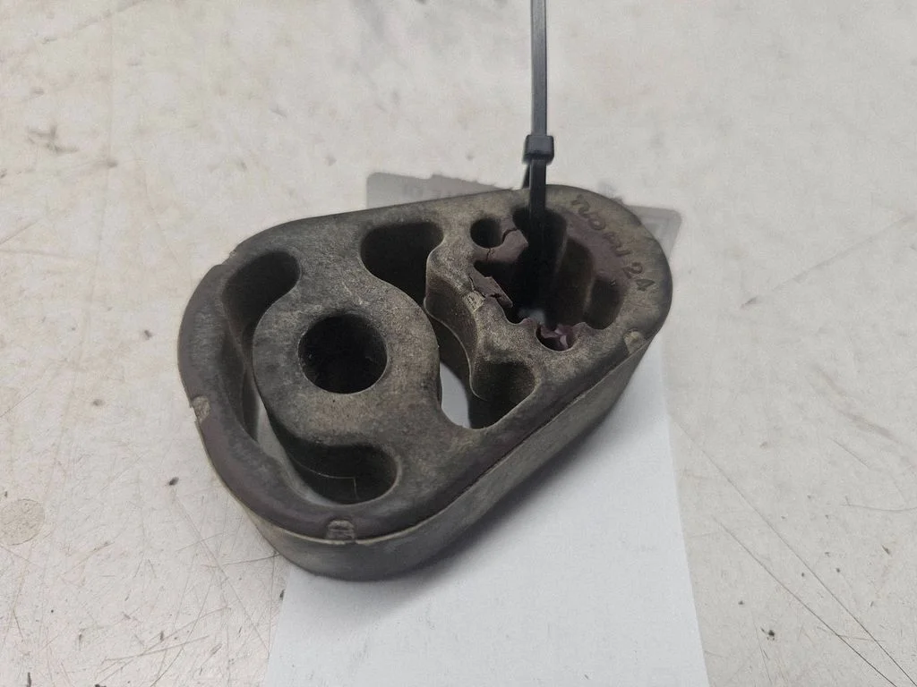 Muffler mount bracket/holder 55557723