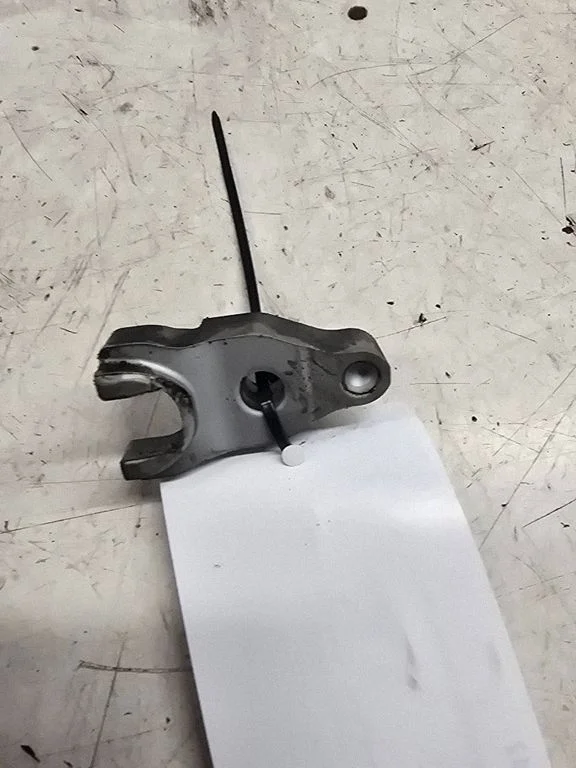 Fuel Injector clamp holder 059216K