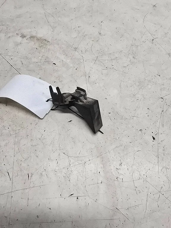 Kita galinės važiuoklės detalė