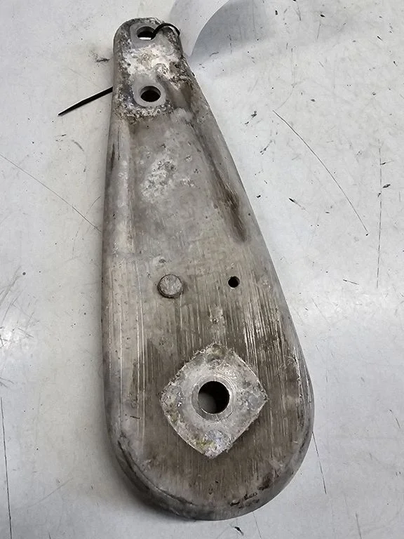 Kita galinės važiuoklės detalė