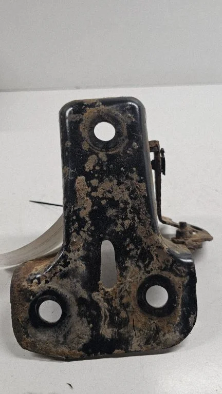 Kita galinės važiuoklės detalė