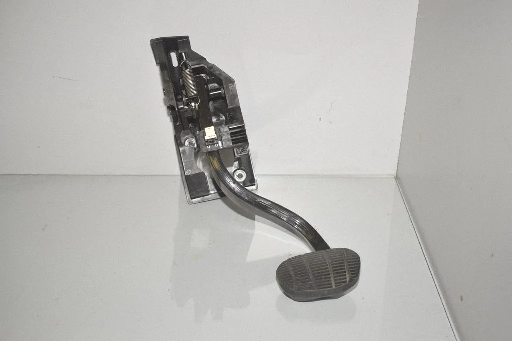 Brake pedal – BMW 2 Series F46 (2015-)