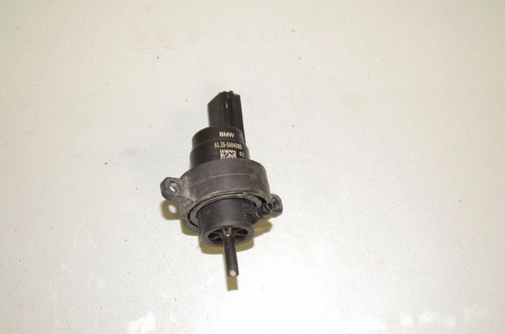 Windscreen/windshield washer pump – BMW iX3 (2020-2025)