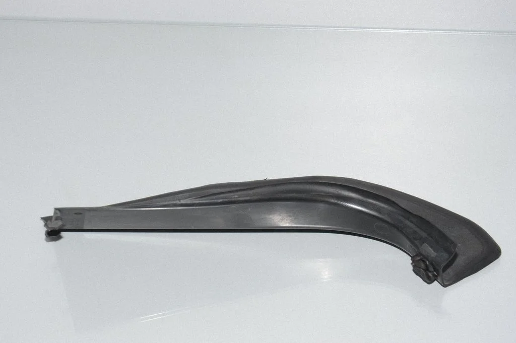 Tagatule liist (dekoorriba) – BMW 5-seeria F10 F11 (2009-2016)