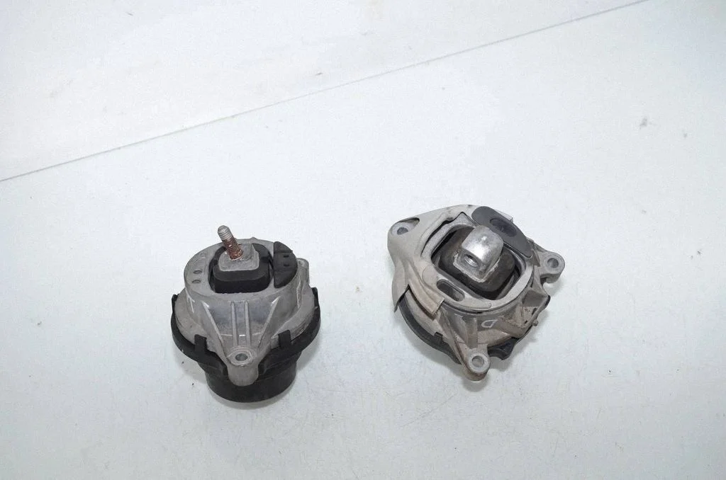 Engine mount bracket 6855721