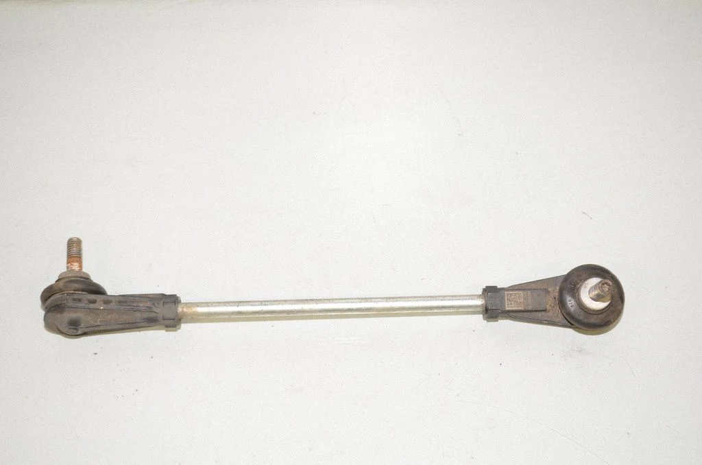 Priekinė stabilizatoriaus traukė