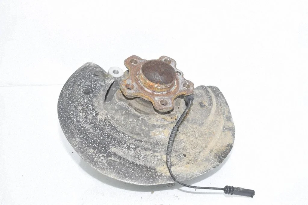 Front wheel hub 6878609