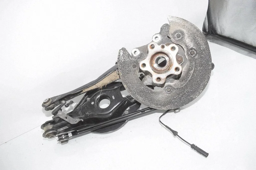 Rear wheel hub 6898479