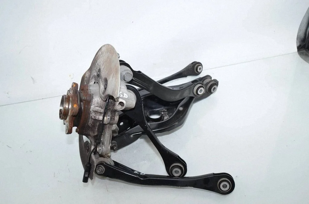 Rear wheel hub 6898480