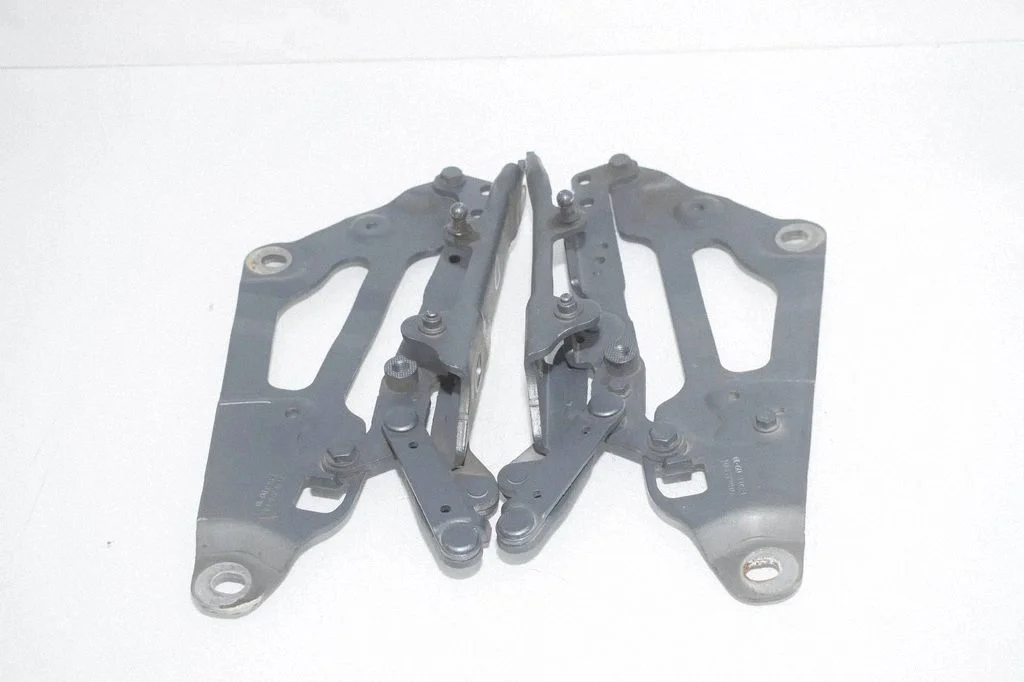 Engine bonnet/hood hinges 7046323