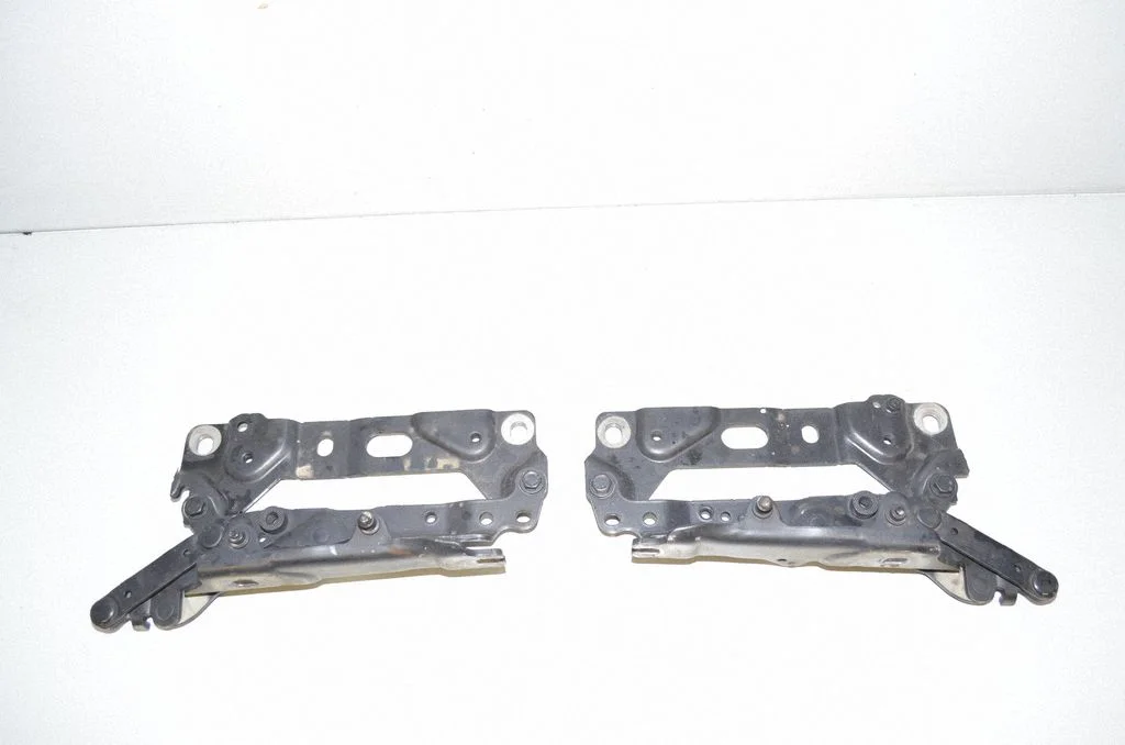 Engine bonnet/hood hinges 7184190