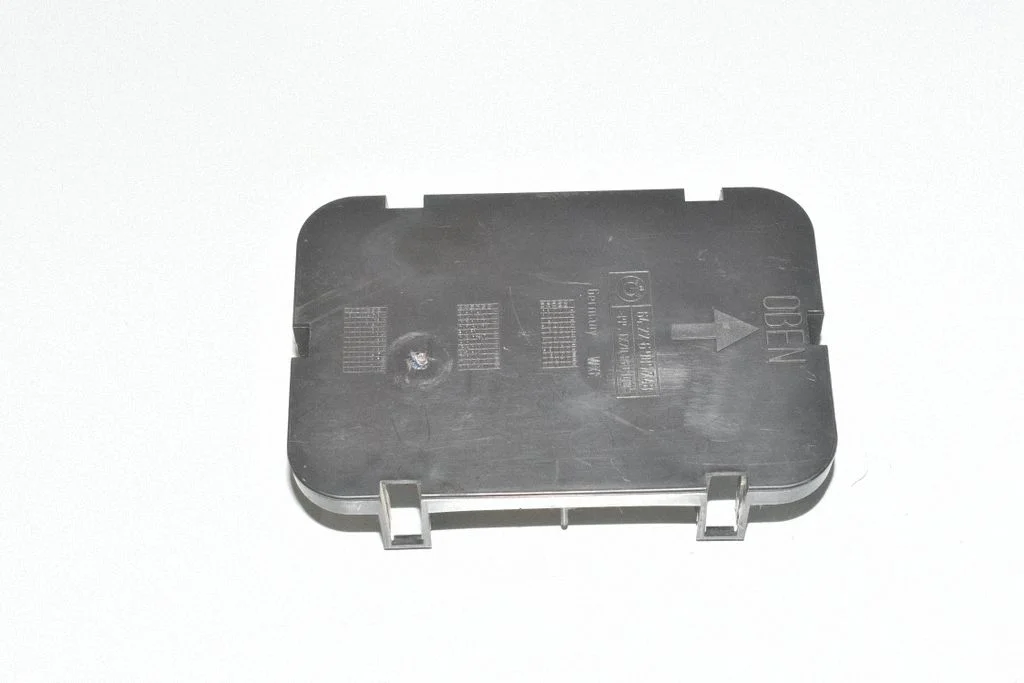 Quarter panel pressure vent 6905748