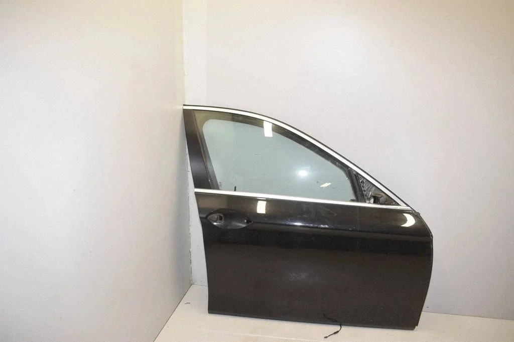 Front door – front right