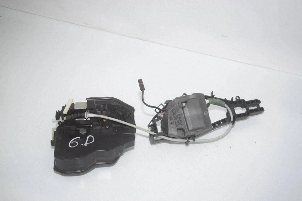 Rear door lock 7229460