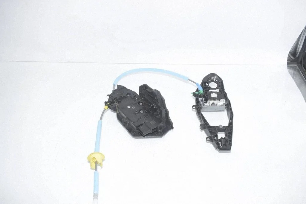 Rear door lock 7445046