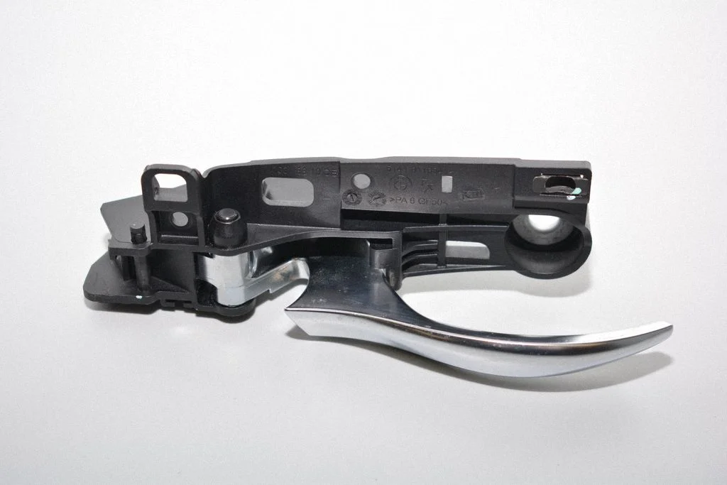Klamka wewnętrzna drzwi przednich 9116341 – BMW Seria 7 F01 F02 F03 F04 (2008-2016)