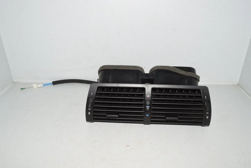 Armatuurlaua keskmine õhutusrest – BMW X5 E53 (1999-2006)