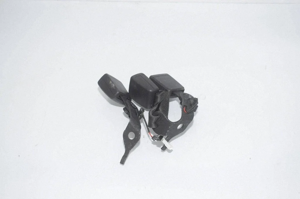 Rear seatbelt buckle 7442031