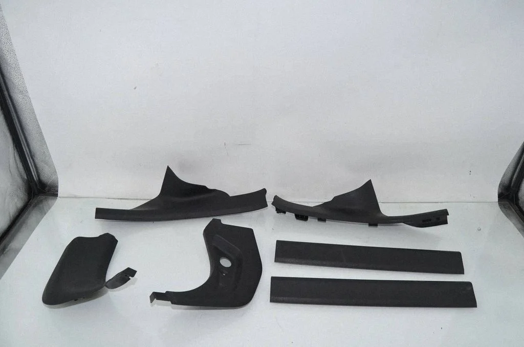 Front sill trim cover 7375732