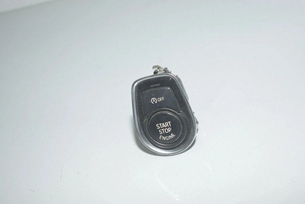 Automobilio užvedimo jungtukas