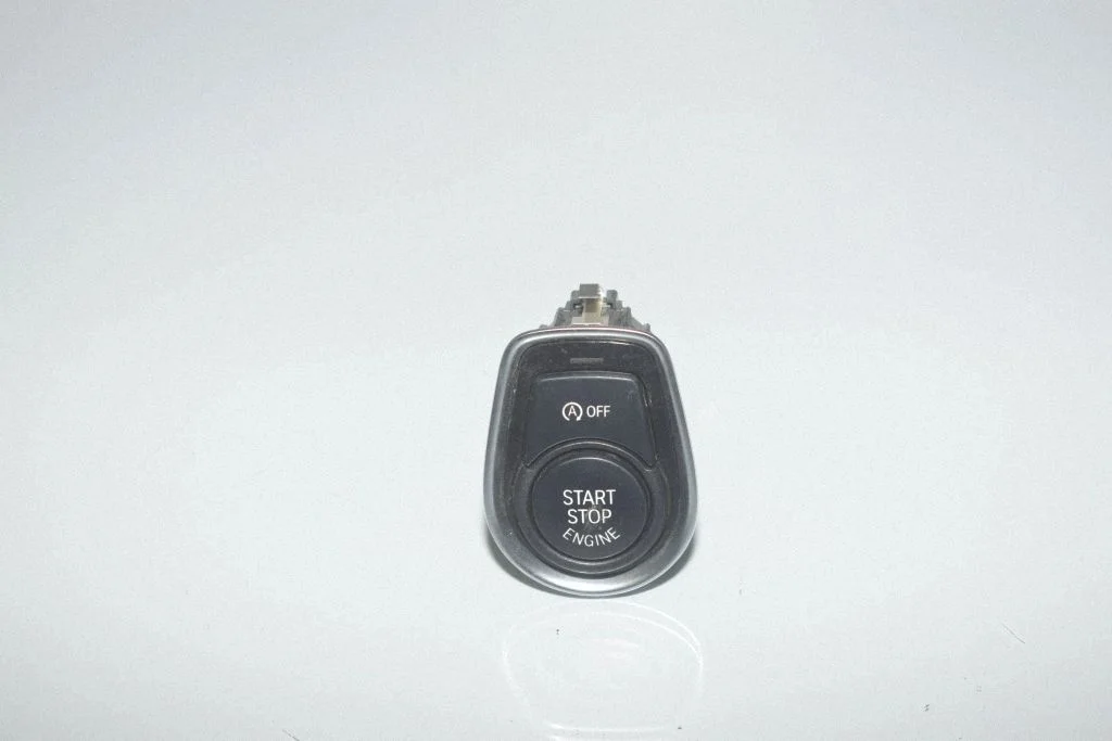 Automobilio užvedimo jungtukas