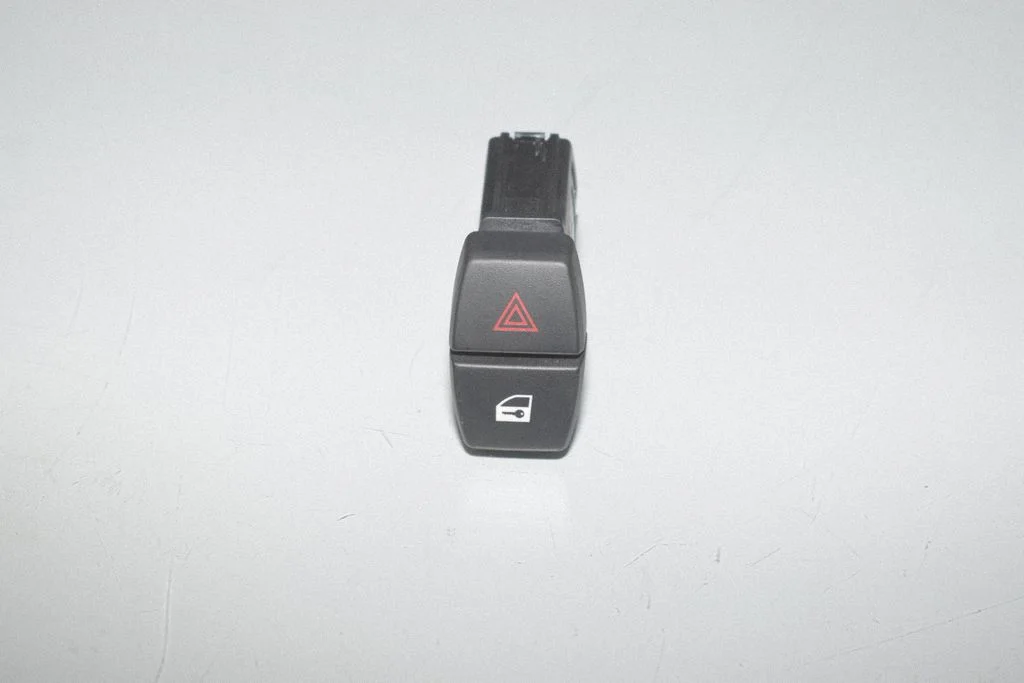 Hazard light switch 9161896
