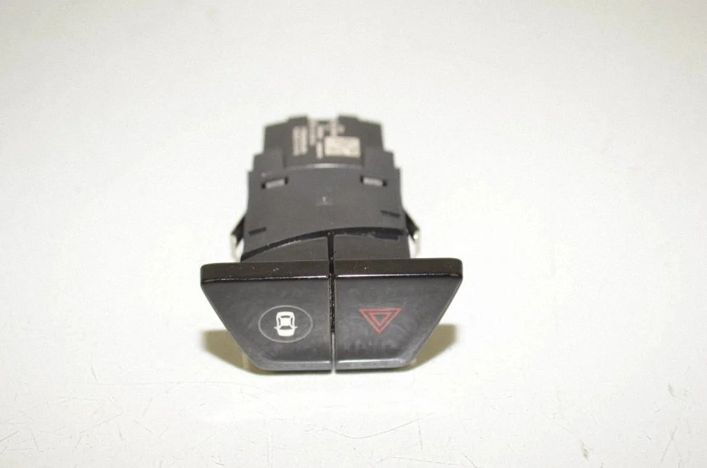 Hazard light switch 6993047