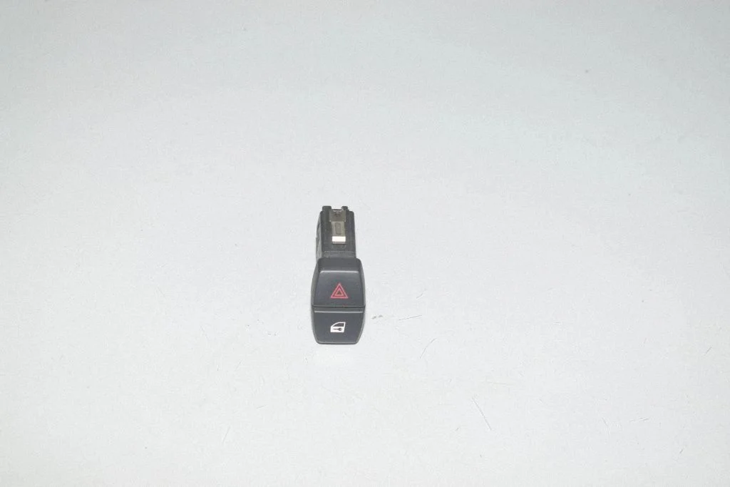 Włącznik świateł awaryjnych – BMW Seria 5 F10 F11 (2009-2016)