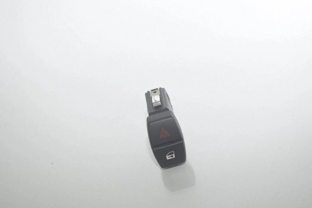 Włącznik świateł awaryjnych – BMW Seria 5 F10 F11 (2009-2016)