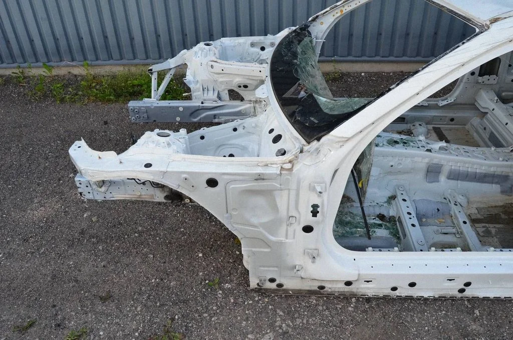 Esimene küljepaneel – BMW 2-seeria G42 (2021-)