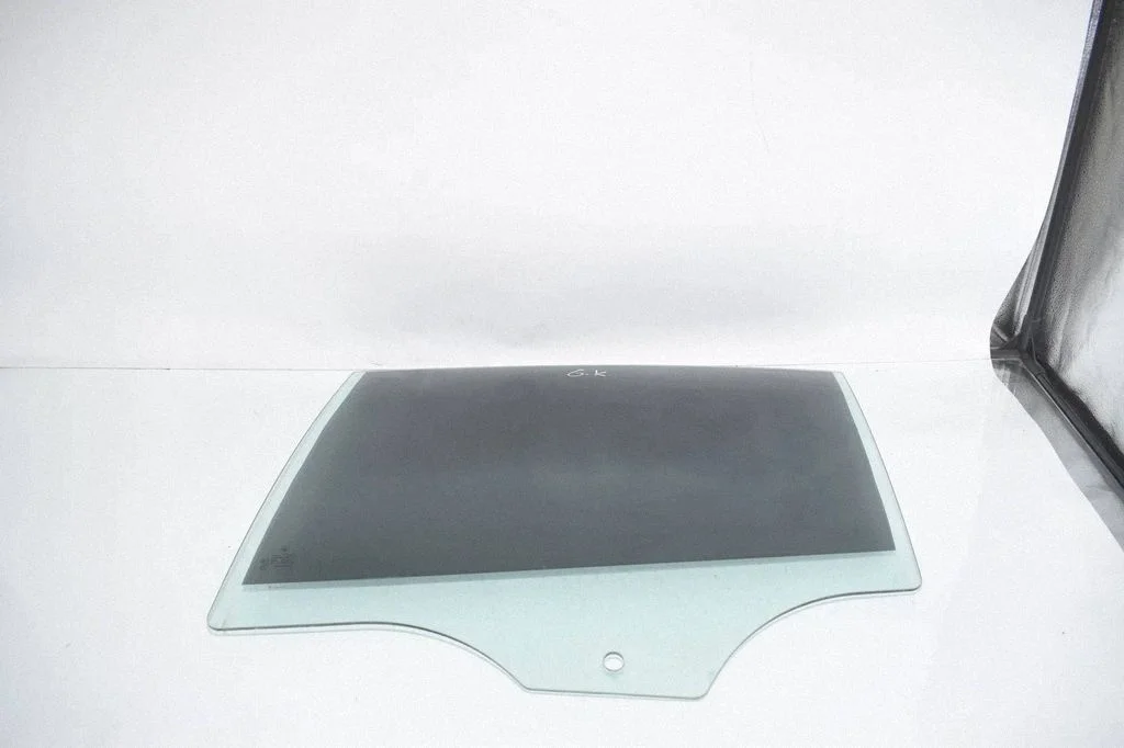 Rear door window glass 7358913