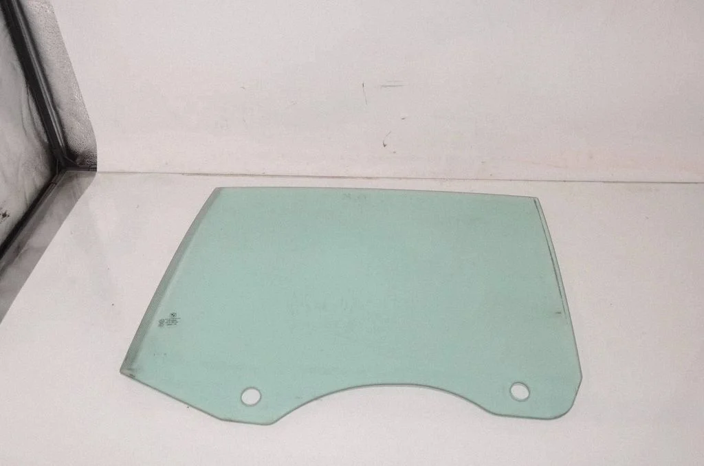 Rear door window glass 7197913