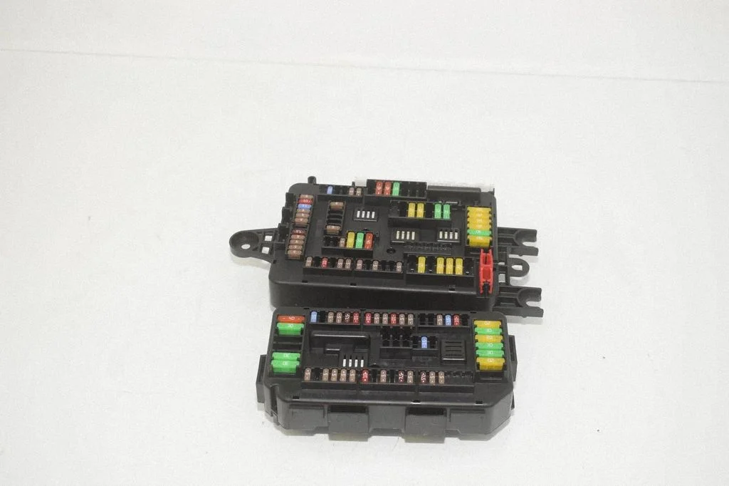 Fuse box set 9389068