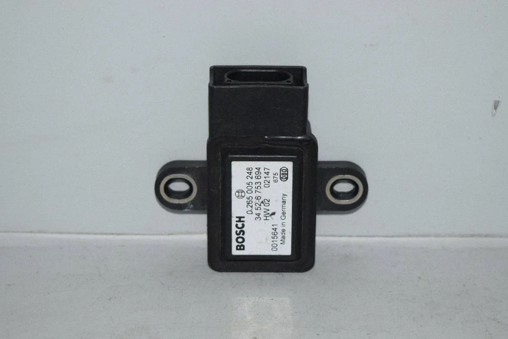 ESP (stabiilsussüsteemi) andur (pöördekiirusandur) – BMW 5-seeria E39 (1996-2003)