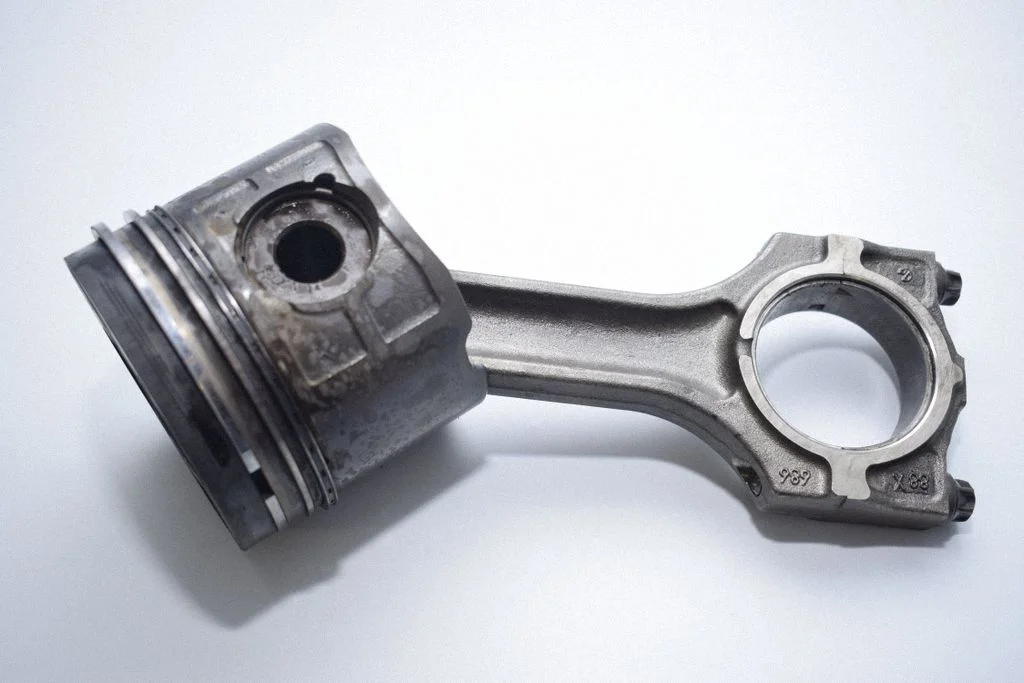 Piston with connecting rod