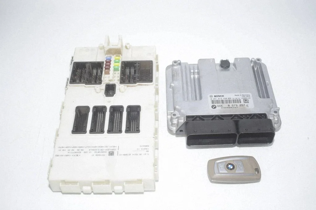 Engine ECU kit and lock set 9314238