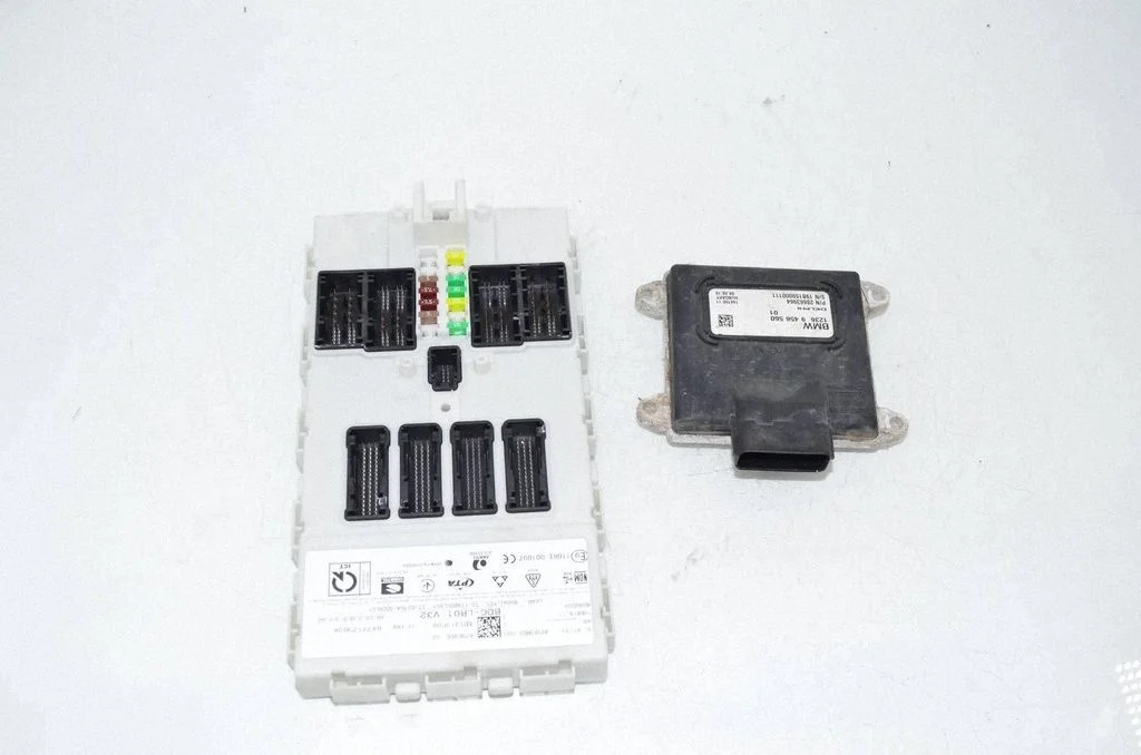 Engine ECU kit and lock set 8736965