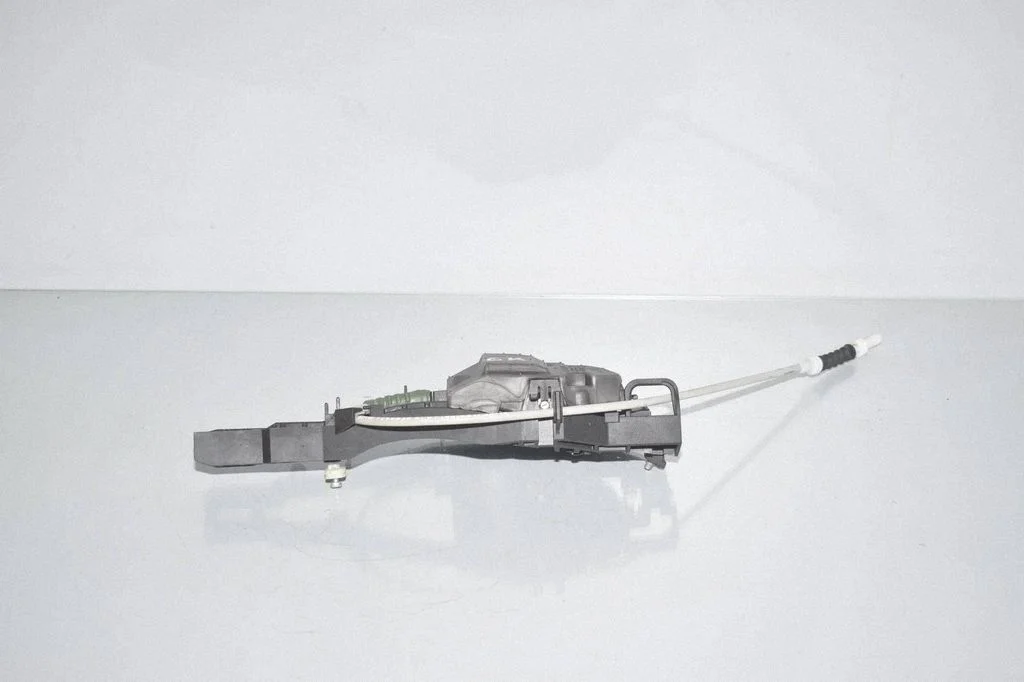 Rear door exterior handle/bracket 7332267